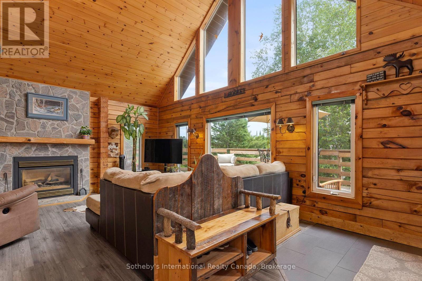 20 Kodiak Road, Mckellar, ON - Indoor With Fireplace