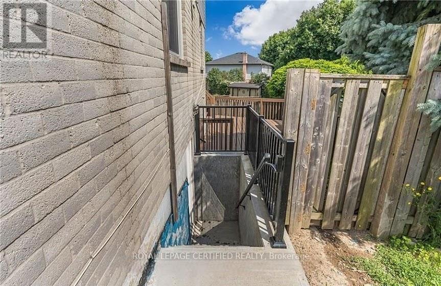 Lower - 19 Driftwood Place, Hamilton, ON