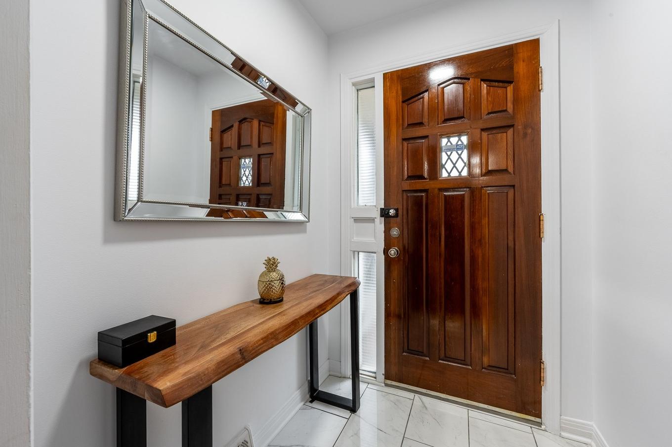 Hall d'entrée/Vestibule - 15221 Rue Théorêt, Montréal (L'Île-Bizard/Sainte-Geneviève), QC - Indoor Photo Showing Other Room