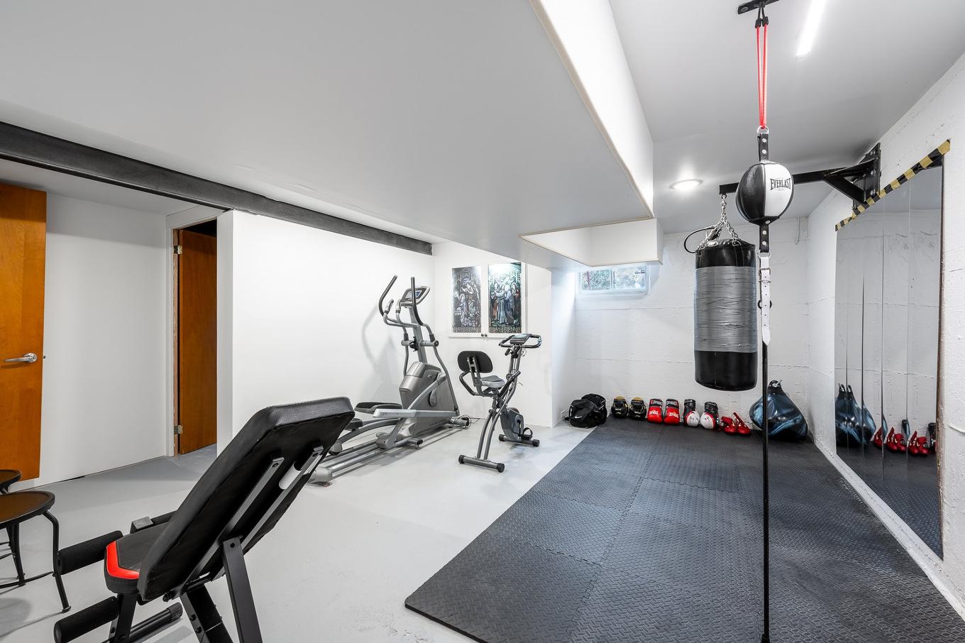 Atelier - 15221 Rue Théorêt, Montréal (L'Île-Bizard/Sainte-Geneviève), QC - Indoor Photo Showing Gym Room