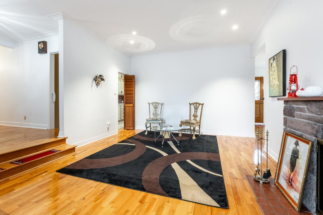 Salon - 15221 Rue Théorêt, Montréal (L'Île-Bizard/Sainte-Geneviève), QC - Indoor With Fireplace