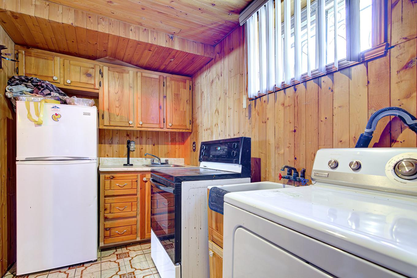 Laundry room - 1560 Rue Trépanier, Laval (Chomedey), QC - Indoor Photo Showing Laundry Room