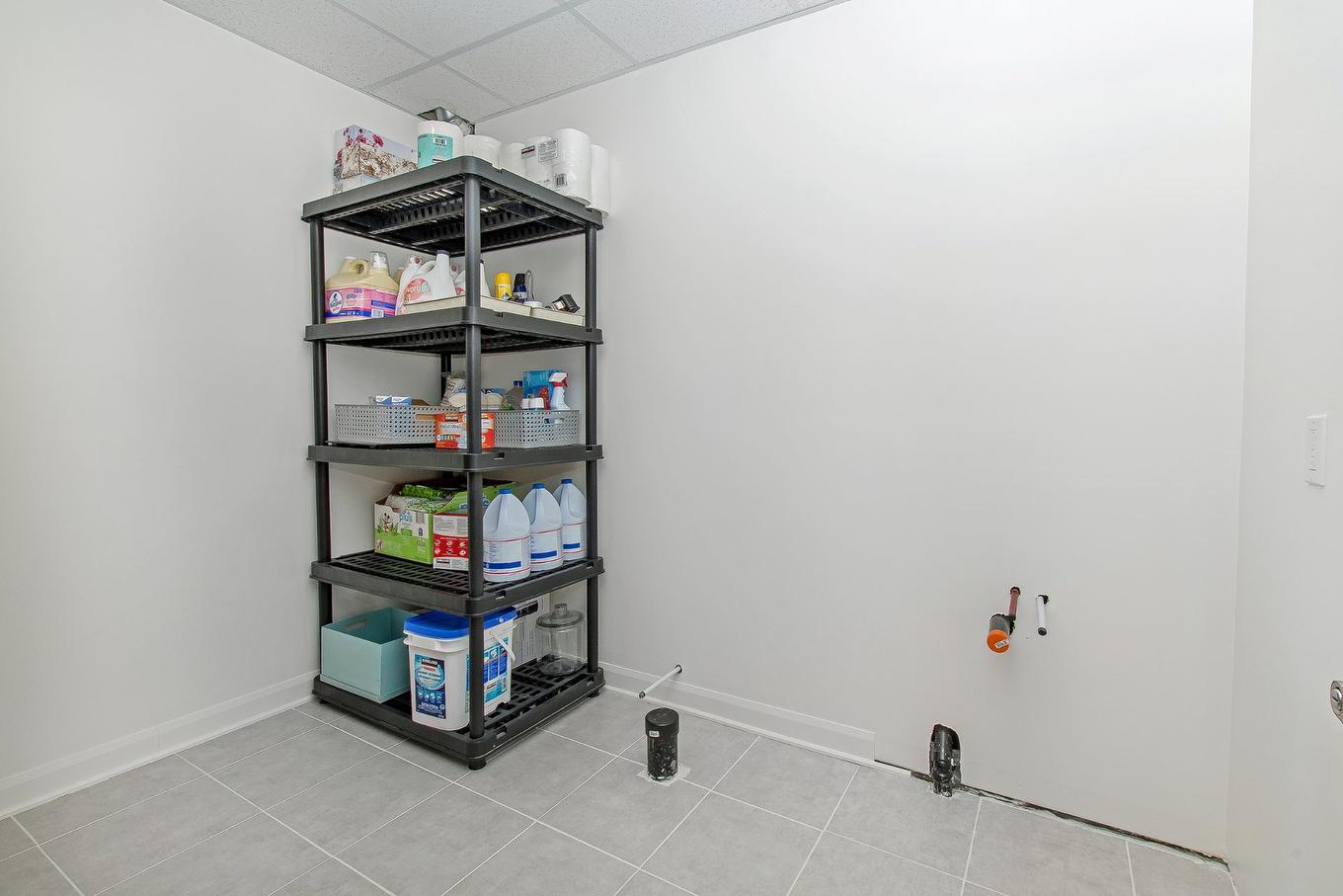 Powder room - 1879 Rue Angèle, Saint-Jérôme, QC - Indoor Photo Showing Other Room