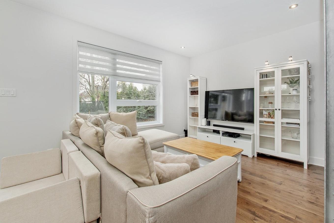 Living room - 1879 Rue Angèle, Saint-Jérôme, QC - Indoor Photo Showing Living Room