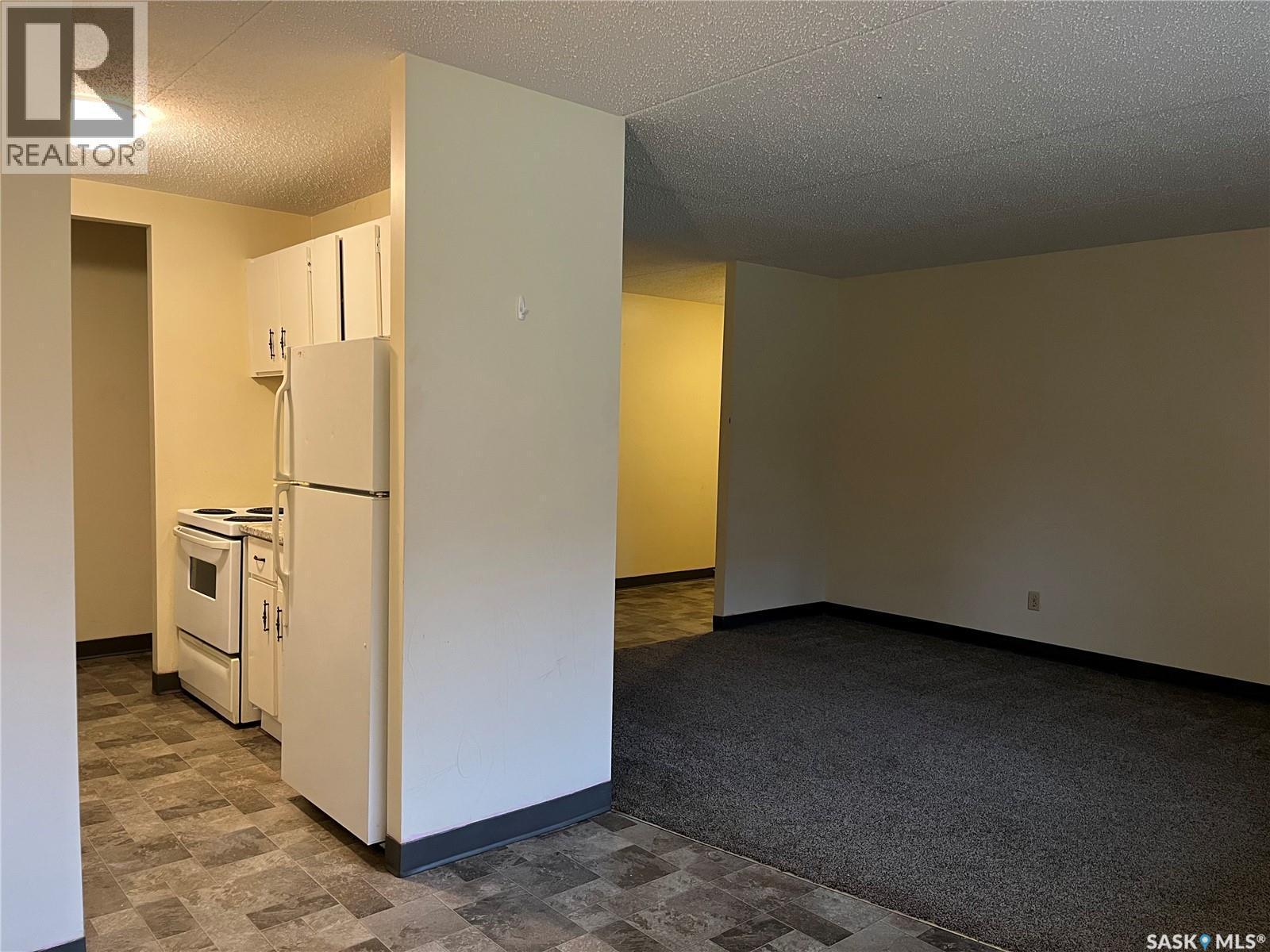14 27 Centennial Street, Regina, SK - Indoor