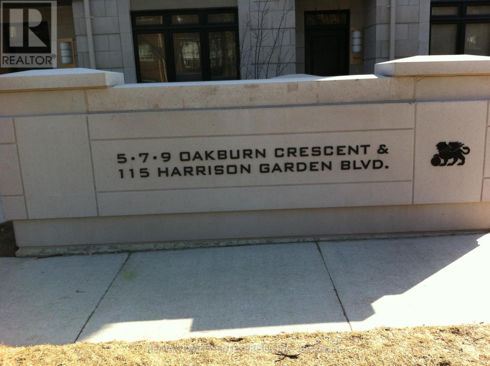 5 - 5 Oakburn Crescent, Toronto, ON - Outdoor