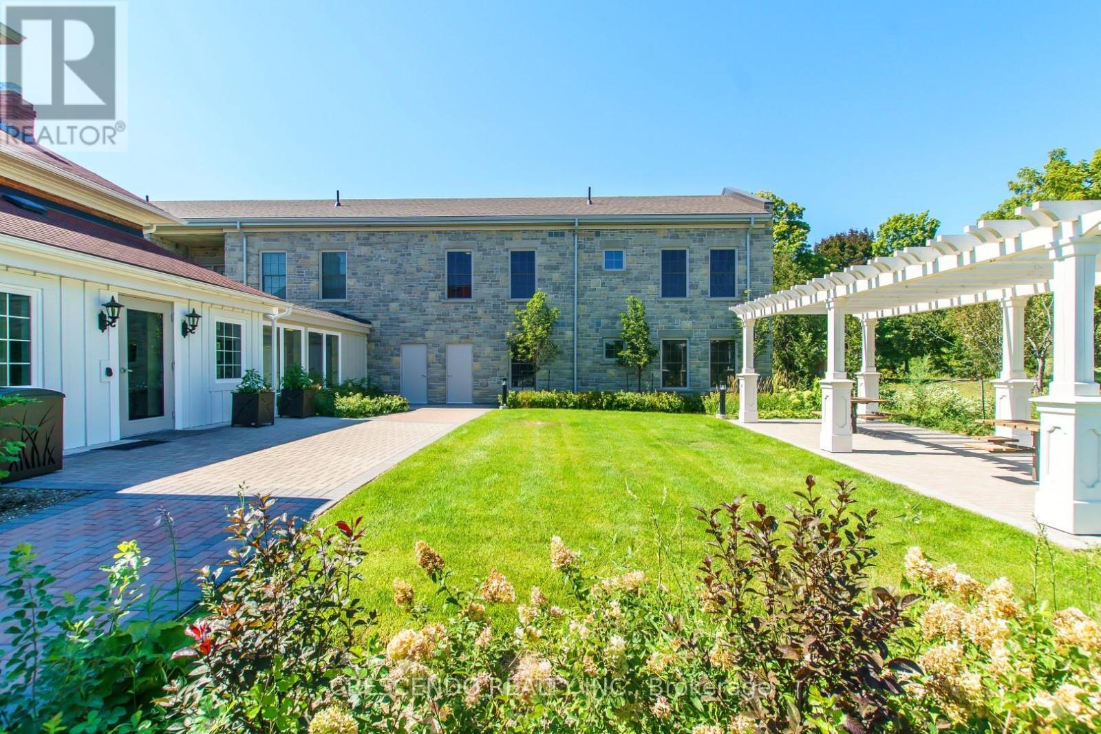 210 - 10360 Islington Avenue W, Vaughan, ON - Outdoor