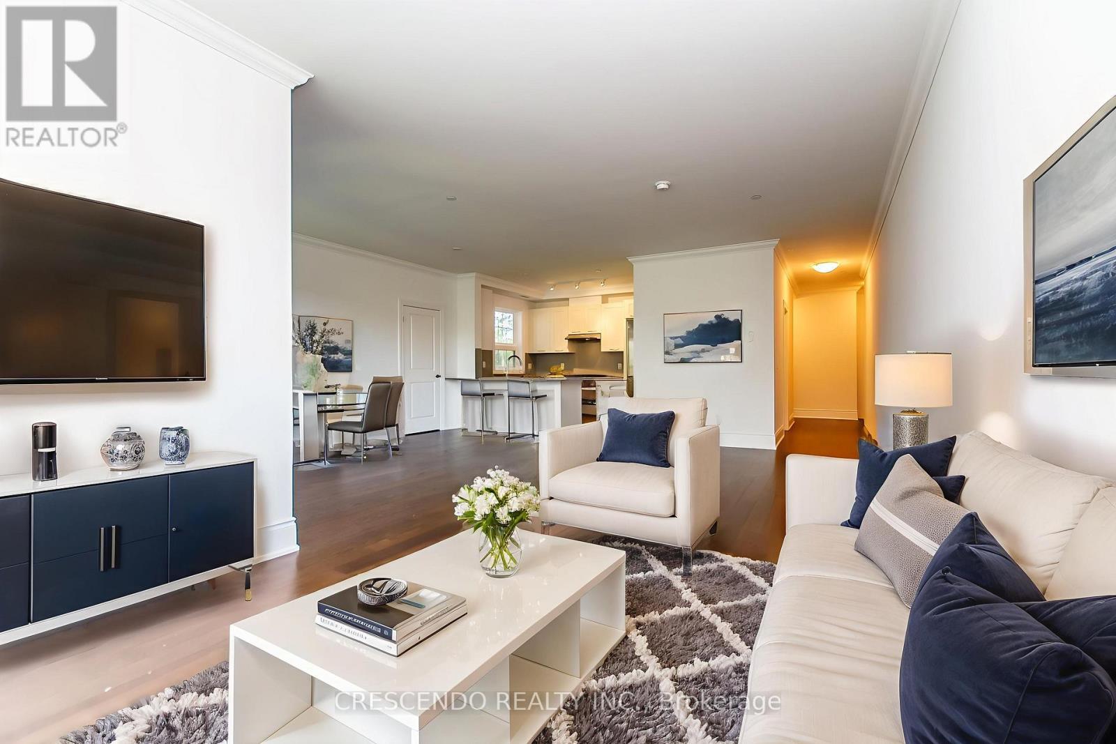 210 - 10360 Islington Avenue W, Vaughan, ON - Indoor Photo Showing Living Room