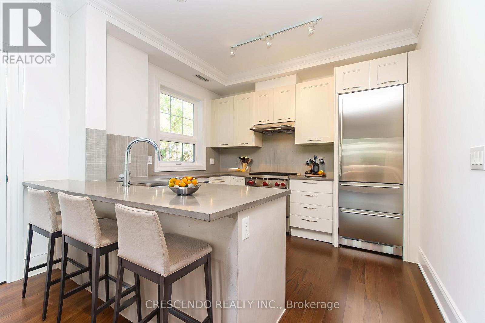 210 - 10360 Islington Avenue W, Vaughan, ON - Indoor Photo Showing Kitchen With Stainless Steel Kitchen With Upgraded Kitchen