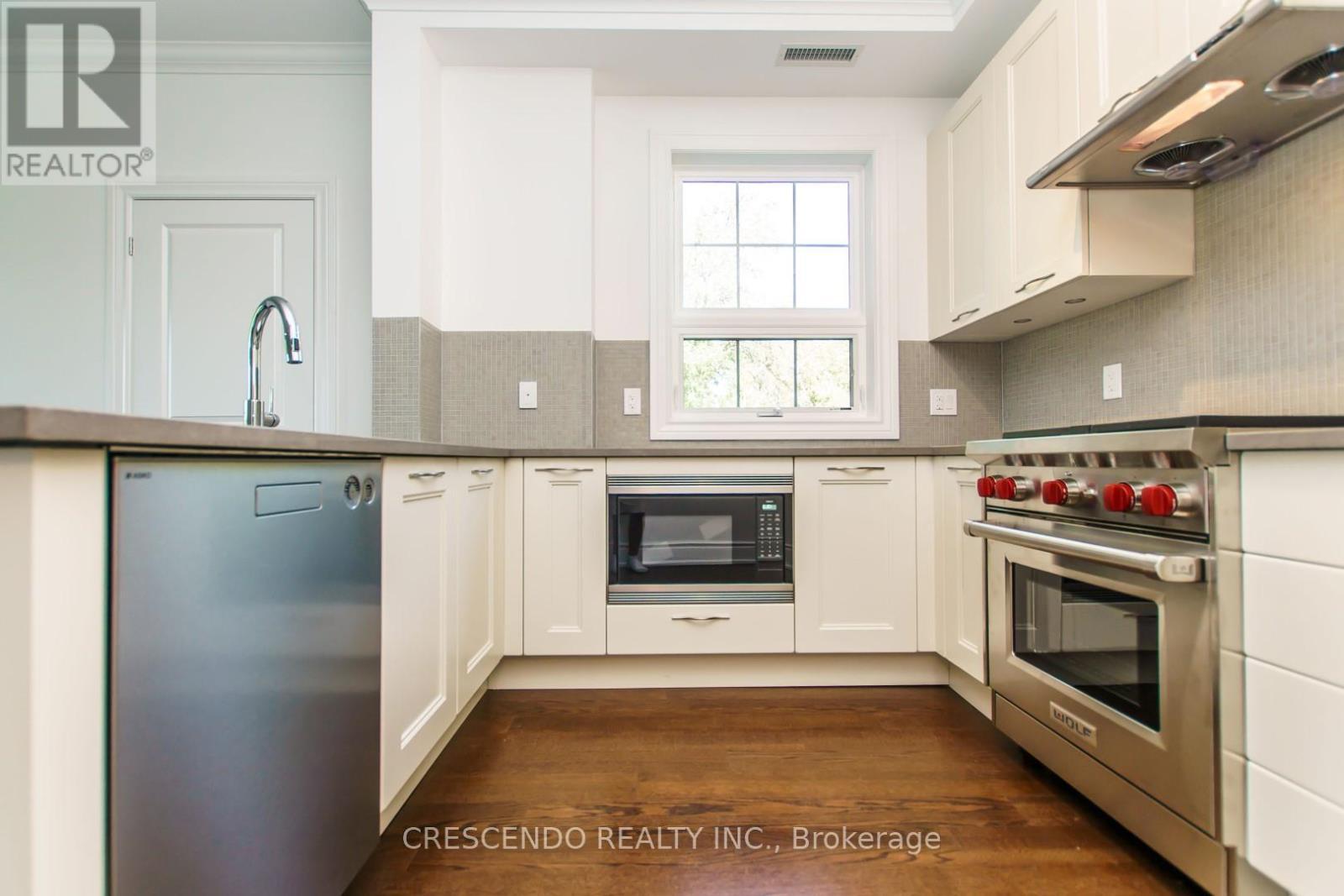 210 - 10360 Islington Avenue W, Vaughan, ON - Indoor Photo Showing Kitchen