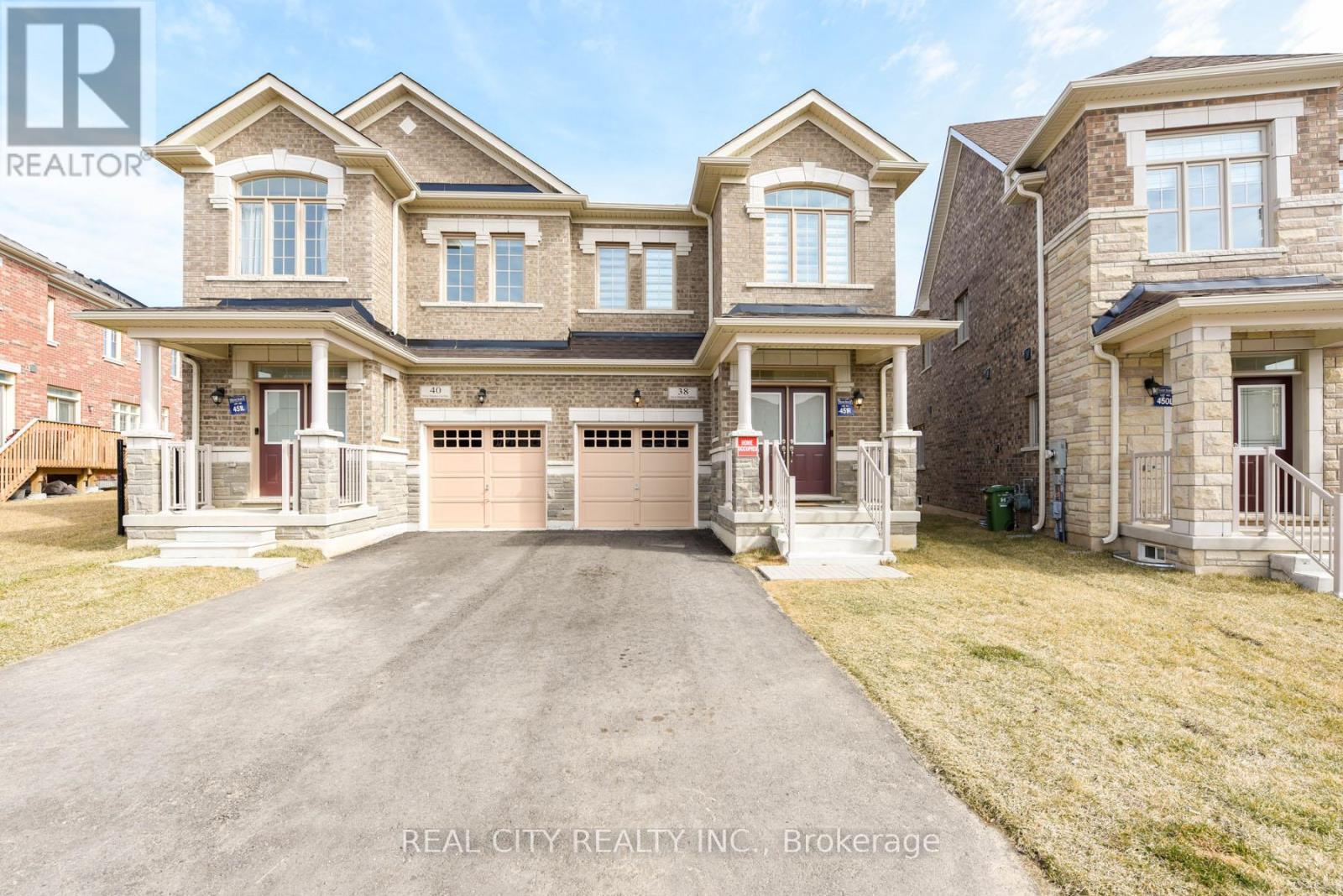 38 Silver Meadow Gardens, Hamilton, ON - Outdoor With Facade