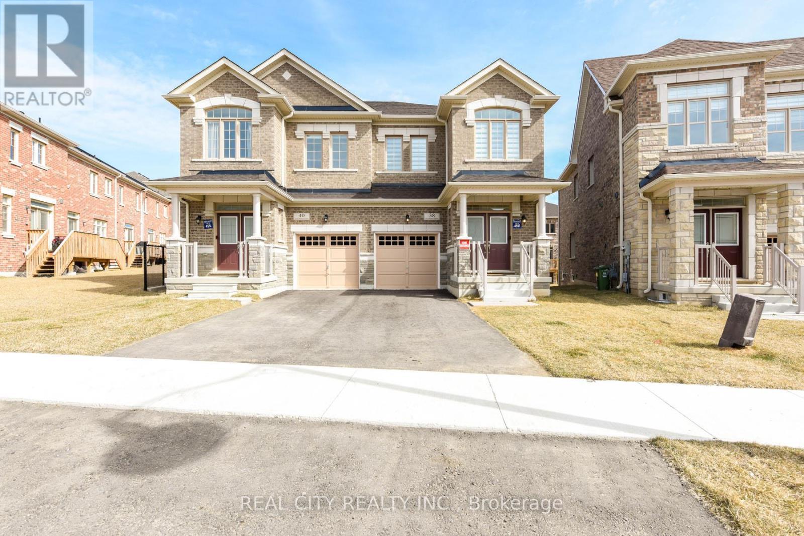 38 Silver Meadow Gardens, Hamilton, ON - Outdoor With Facade