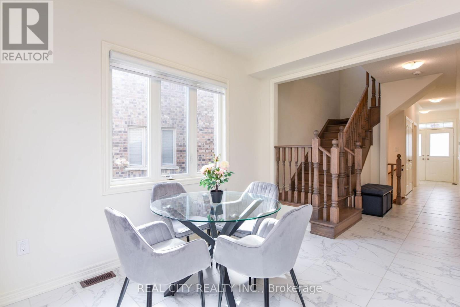 38 Silver Meadow Gardens, Hamilton, ON - Indoor Photo Showing Dining Room