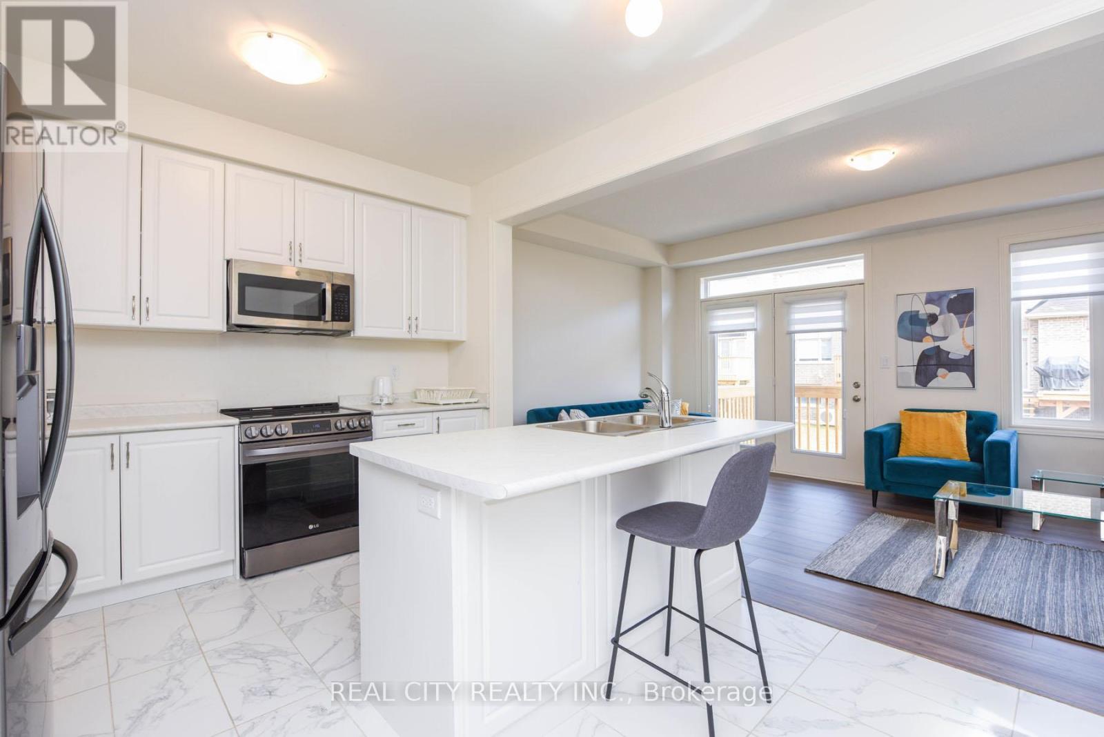 38 Silver Meadow Gardens, Hamilton, ON - Indoor Photo Showing Kitchen With Double Sink