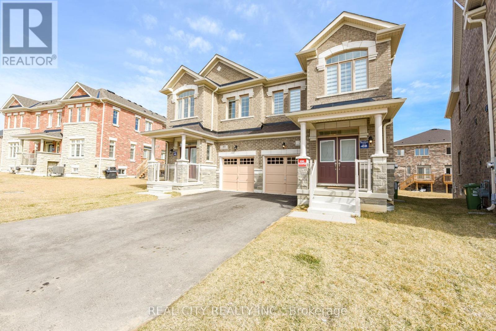 38 Silver Meadow Gardens, Hamilton, ON - Outdoor With Facade