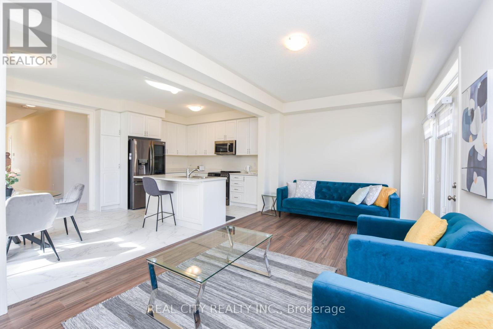 38 Silver Meadow Gardens, Hamilton, ON - Indoor Photo Showing Living Room