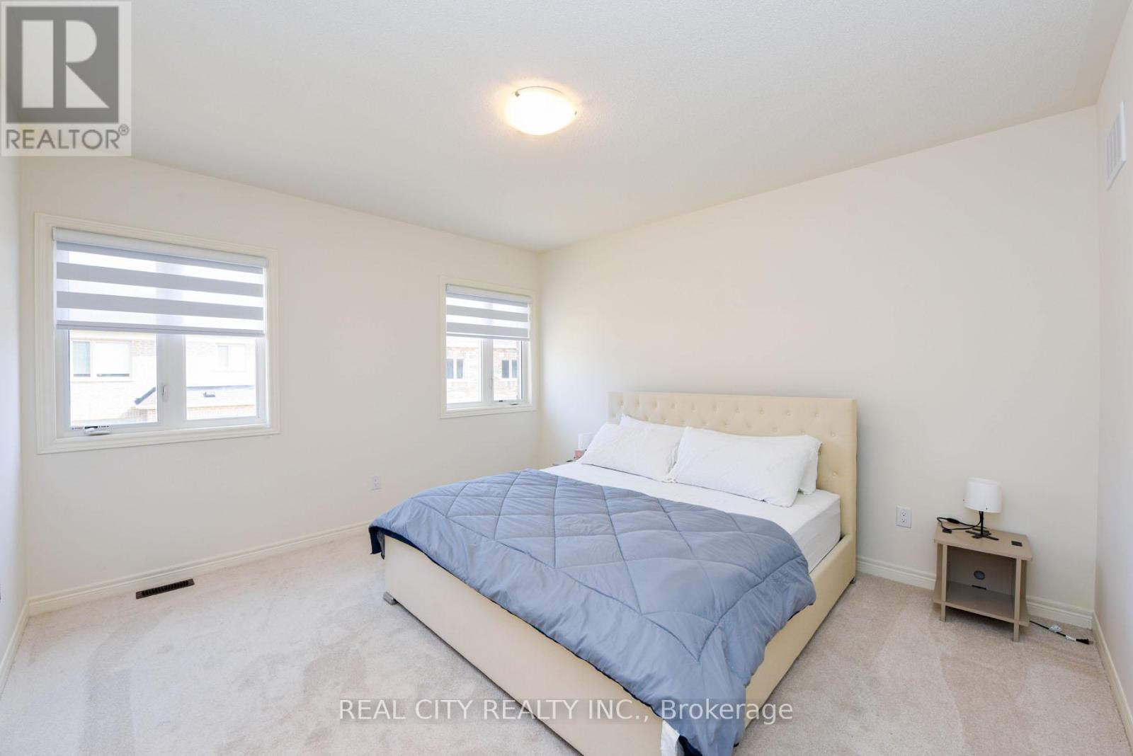 38 Silver Meadow Gardens, Hamilton, ON - Indoor Photo Showing Bedroom