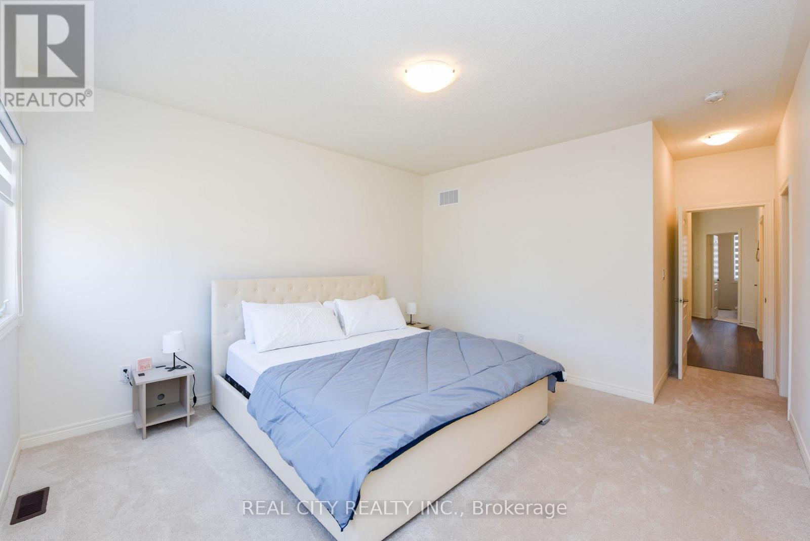 38 Silver Meadow Gardens, Hamilton, ON - Indoor Photo Showing Bedroom