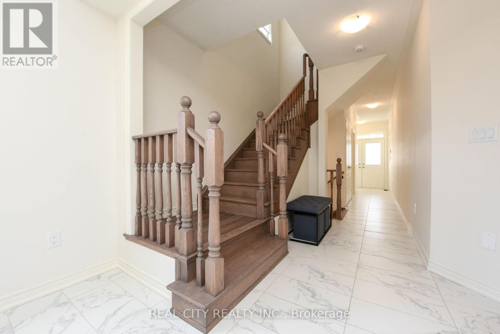 38 Silver Meadow Gardens, Hamilton, ON - Indoor Photo Showing Other Room