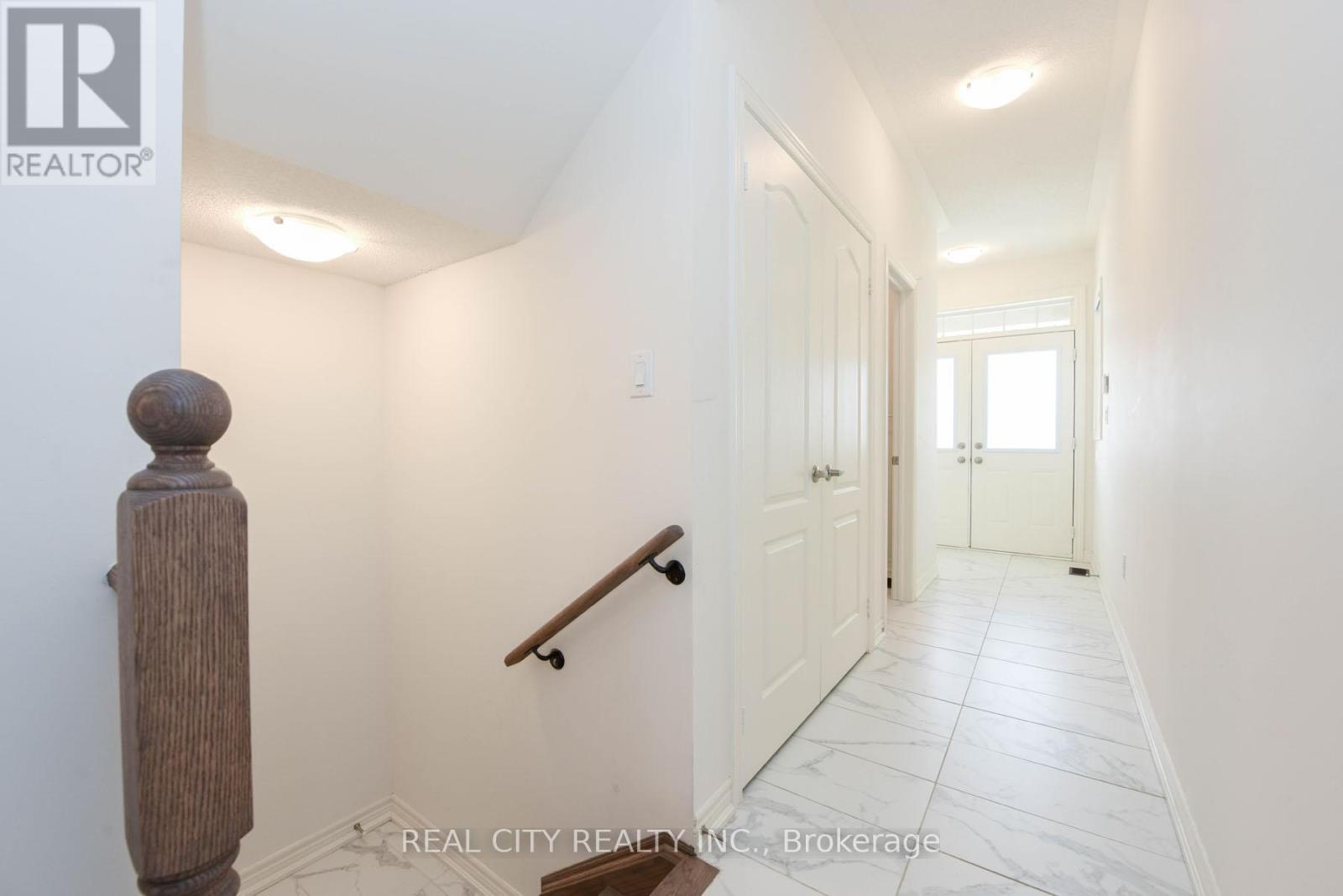 38 Silver Meadow Gardens, Hamilton, ON - Indoor Photo Showing Other Room