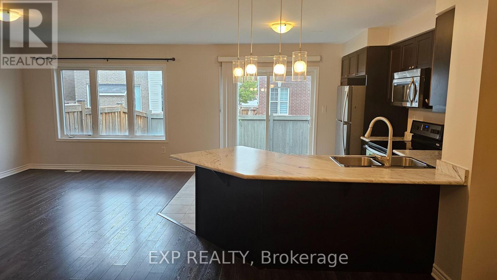 345 Gooding Crescent N, Milton, ON - Indoor Photo Showing Kitchen With Double Sink