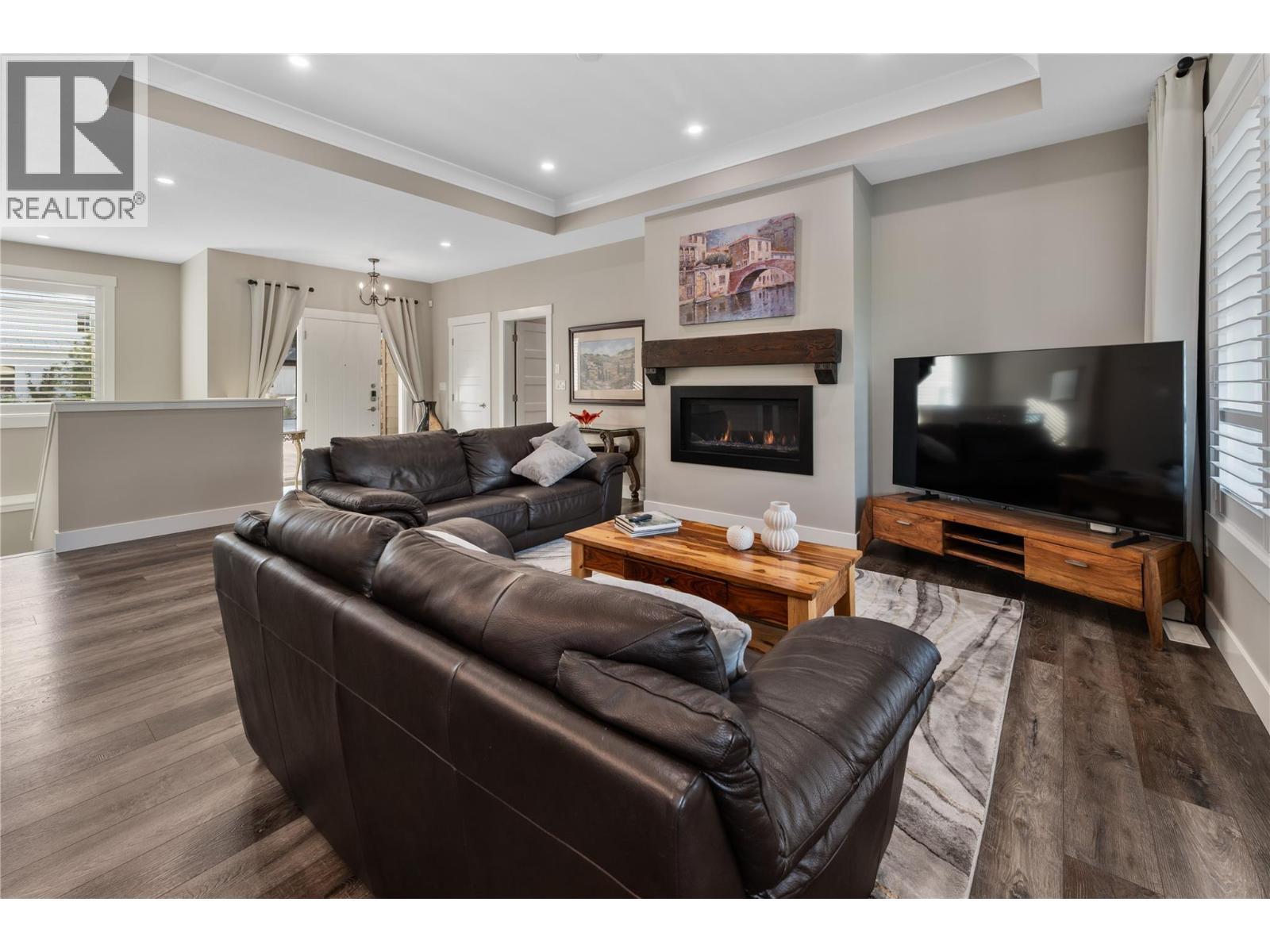 3820 20Th Street Ne Unit# 12, Salmon Arm, BC - Indoor Photo Showing Living Room With Fireplace