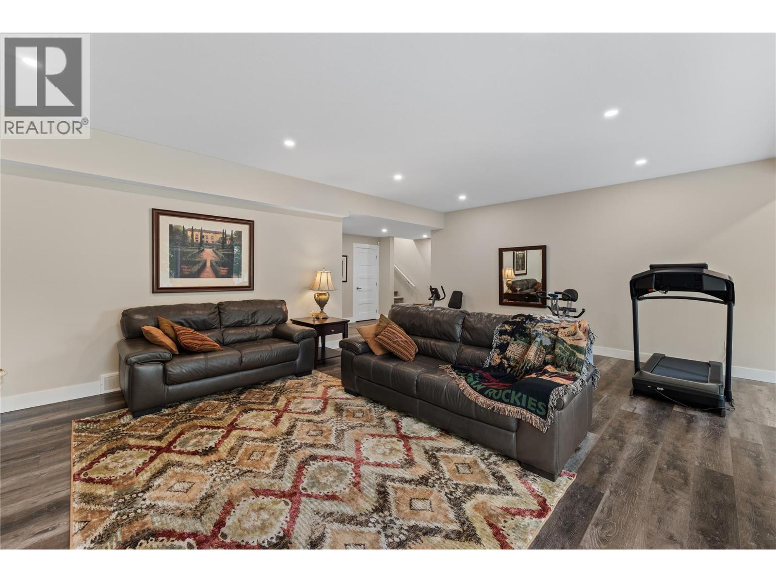 3820 20Th Street Ne Unit# 12, Salmon Arm, BC - Indoor Photo Showing Living Room