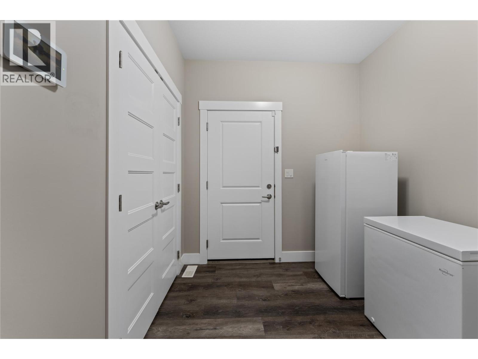 3820 20Th Street Ne Unit# 12, Salmon Arm, BC - Indoor Photo Showing Laundry Room