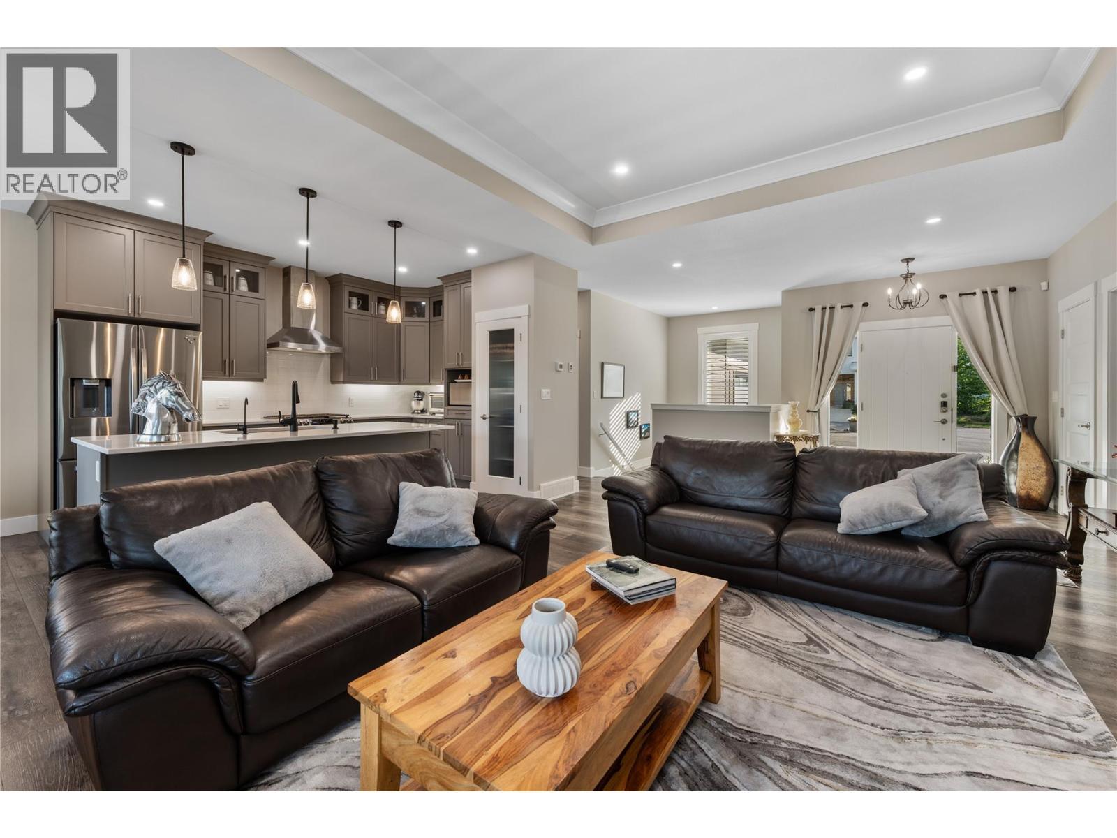 3820 20Th Street Ne Unit# 12, Salmon Arm, BC - Indoor Photo Showing Living Room