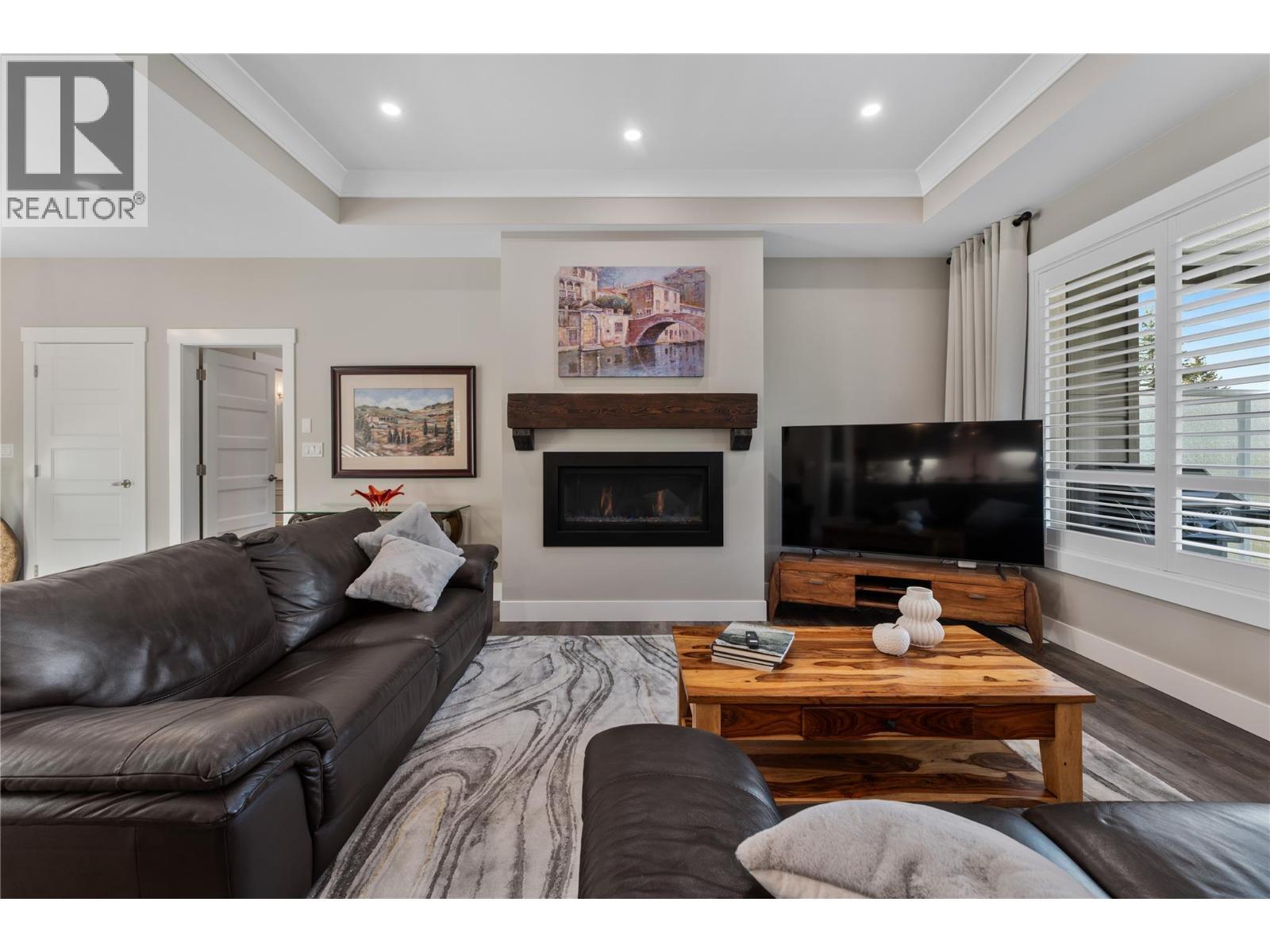 3820 20Th Street Ne Unit# 12, Salmon Arm, BC - Indoor Photo Showing Living Room With Fireplace