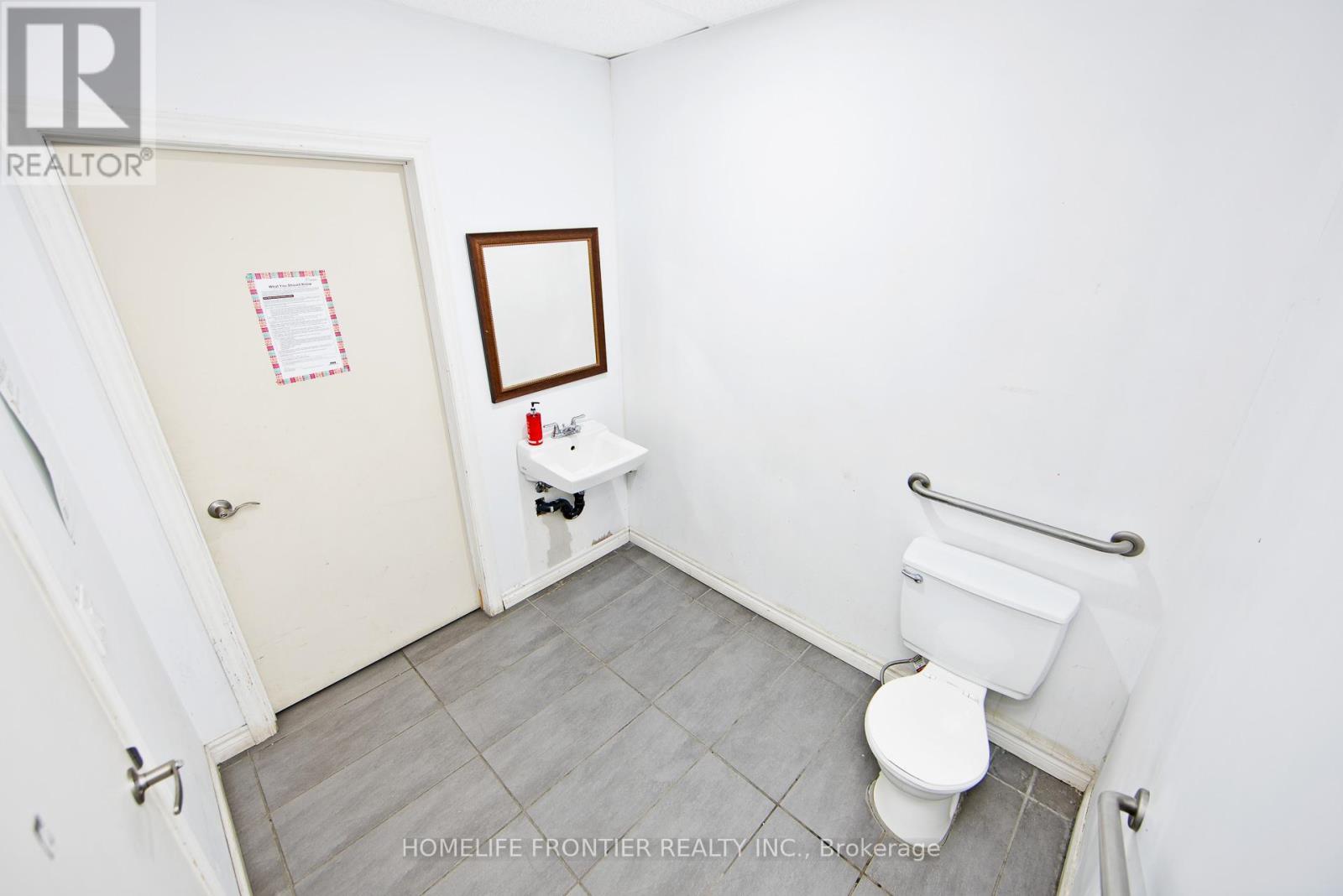 13390 Yonge Street, Richmond Hill, ON