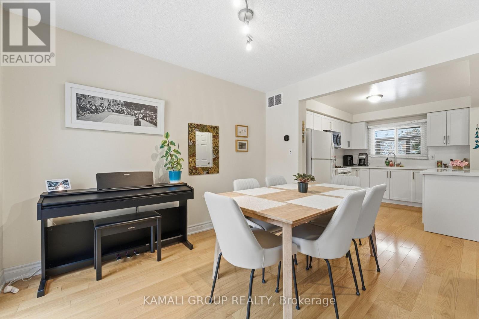 Hardwood Flooring Throughout - Main - 112 Kersey Crescent, Richmond Hill, ON - Indoor Photo Showing Dining Room