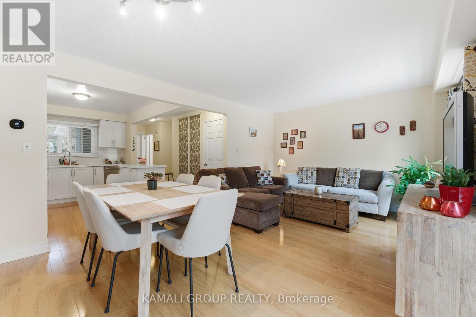 Open Concept Space - Main - 112 Kersey Crescent, Richmond Hill, ON - Indoor