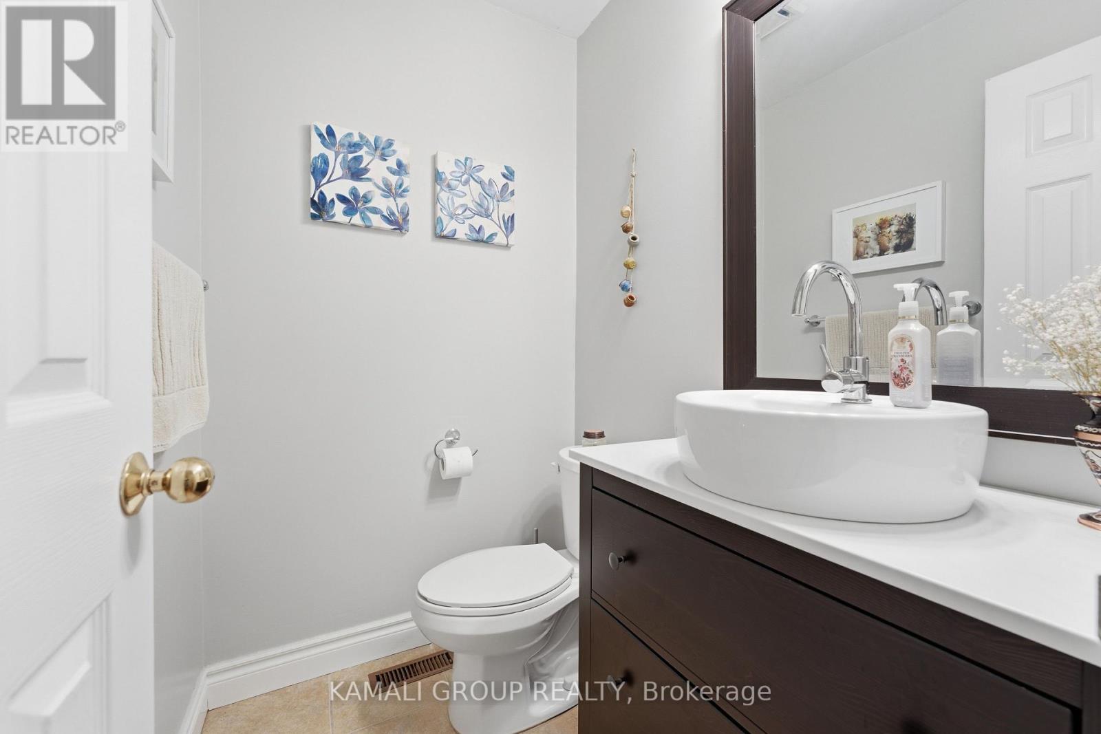 2 Pc Bathroom on the Main - Main - 112 Kersey Crescent, Richmond Hill, ON - Indoor Photo Showing Bathroom