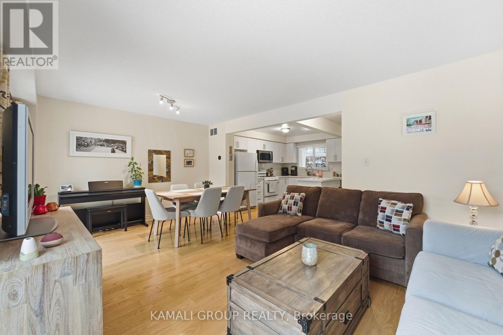 Open Concept Living/Dining - Main - 112 Kersey Crescent, Richmond Hill, ON - Indoor Photo Showing Living Room