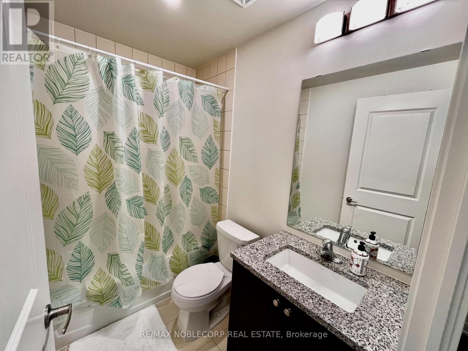 711 - 38 Annie Craig Drive, Toronto, ON - Indoor Photo Showing Bathroom