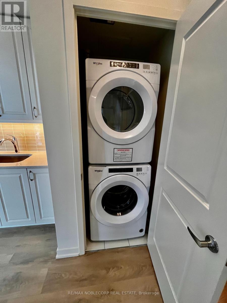 711 - 38 Annie Craig Drive, Toronto, ON - Indoor Photo Showing Laundry Room