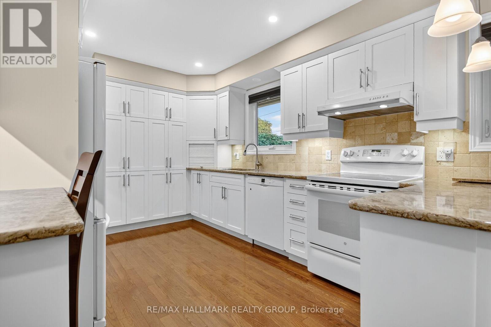 2042 Tilson Street, Ottawa, ON - Indoor Photo Showing Kitchen