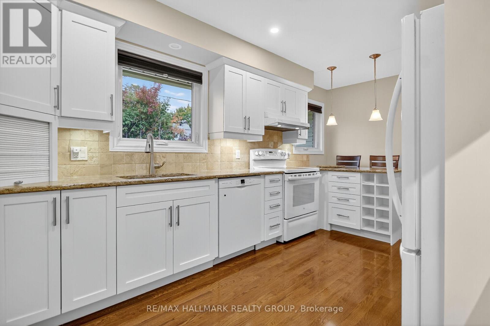 2042 Tilson Street, Ottawa, ON - Indoor Photo Showing Kitchen