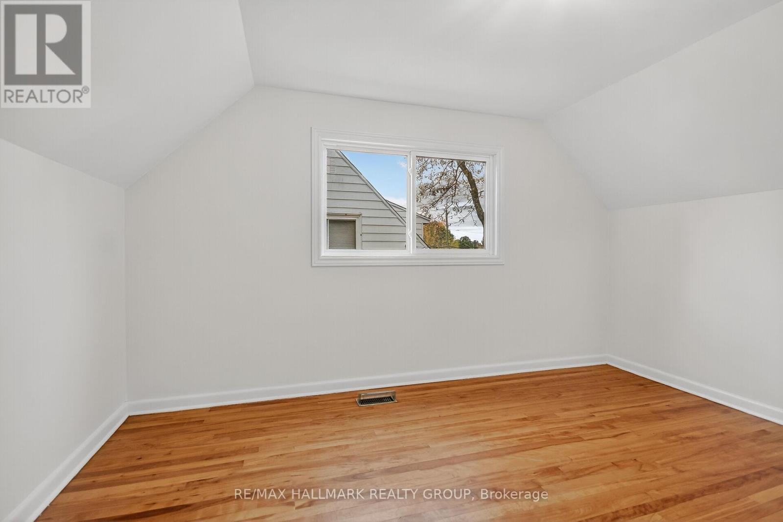 2042 Tilson Street, Ottawa, ON - Indoor Photo Showing Other Room