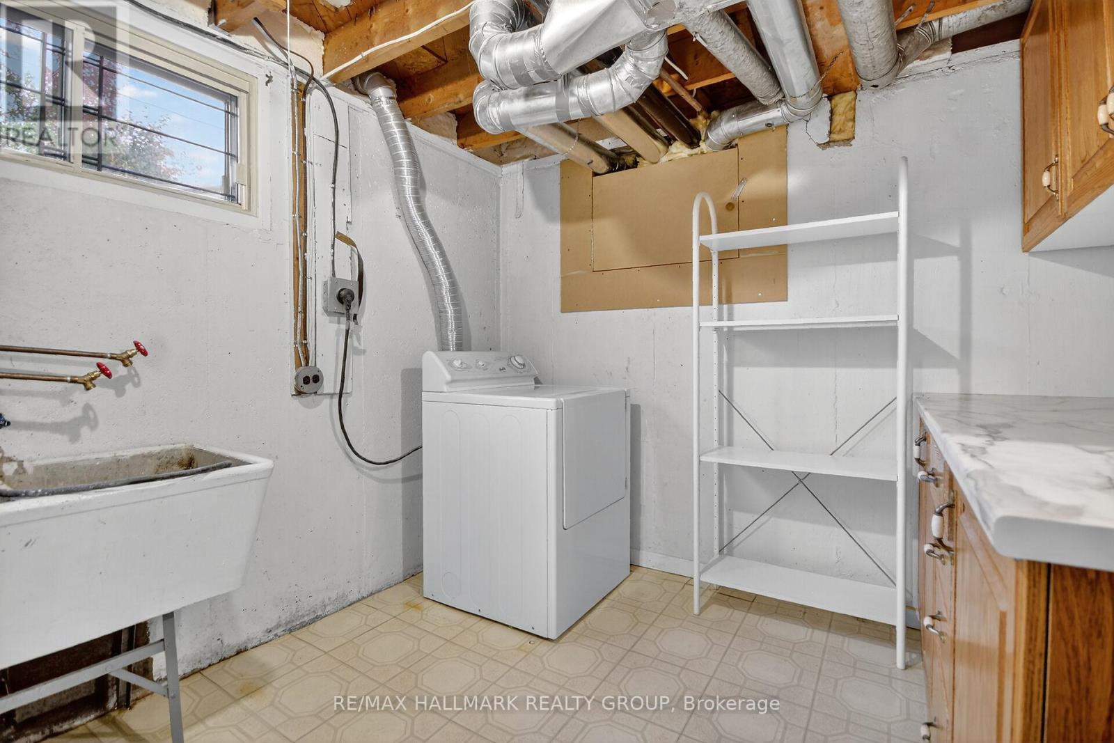 2042 Tilson Street, Ottawa, ON - Indoor Photo Showing Laundry Room