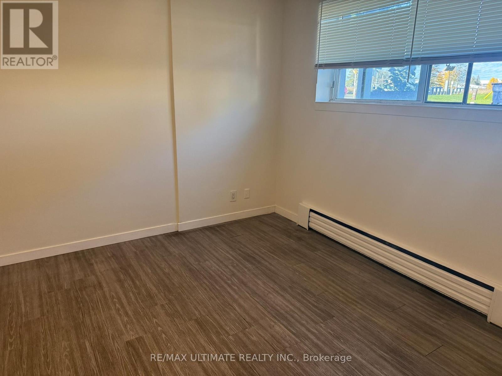 Living room - 2 - 1 Ranstone Gardens, Toronto, ON - Indoor Photo Showing Other Room