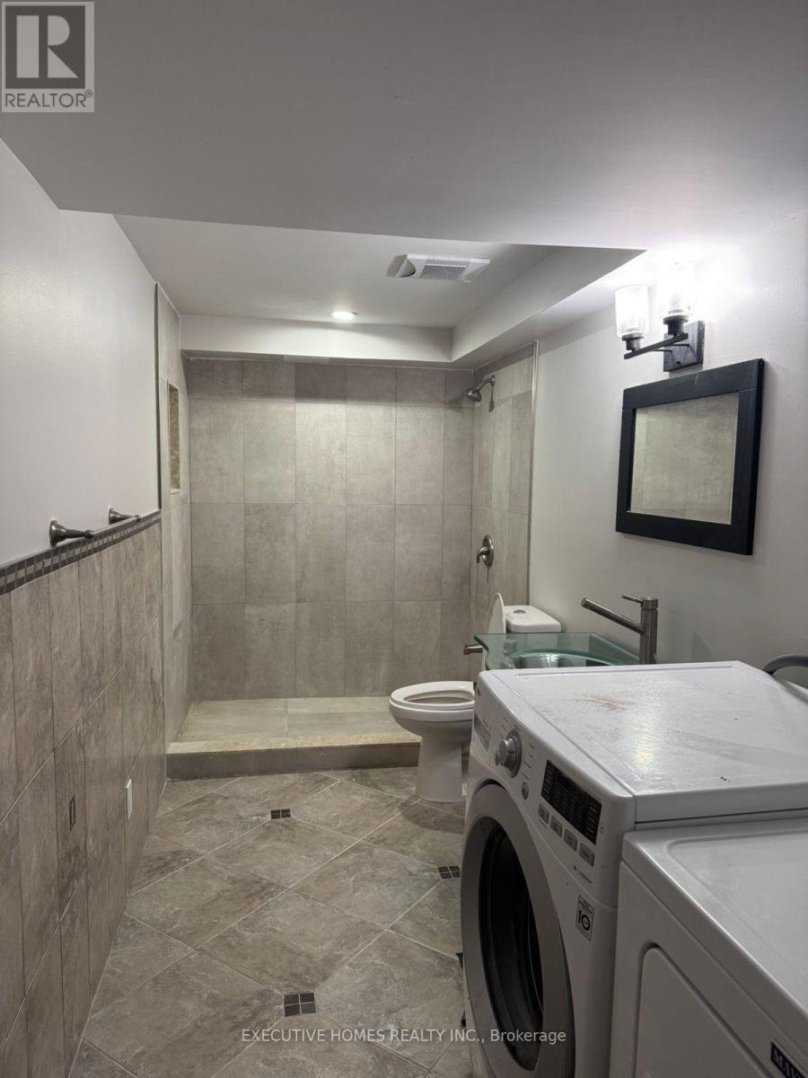 2 Renwick Road, Clarington, ON - Indoor Photo Showing Laundry Room