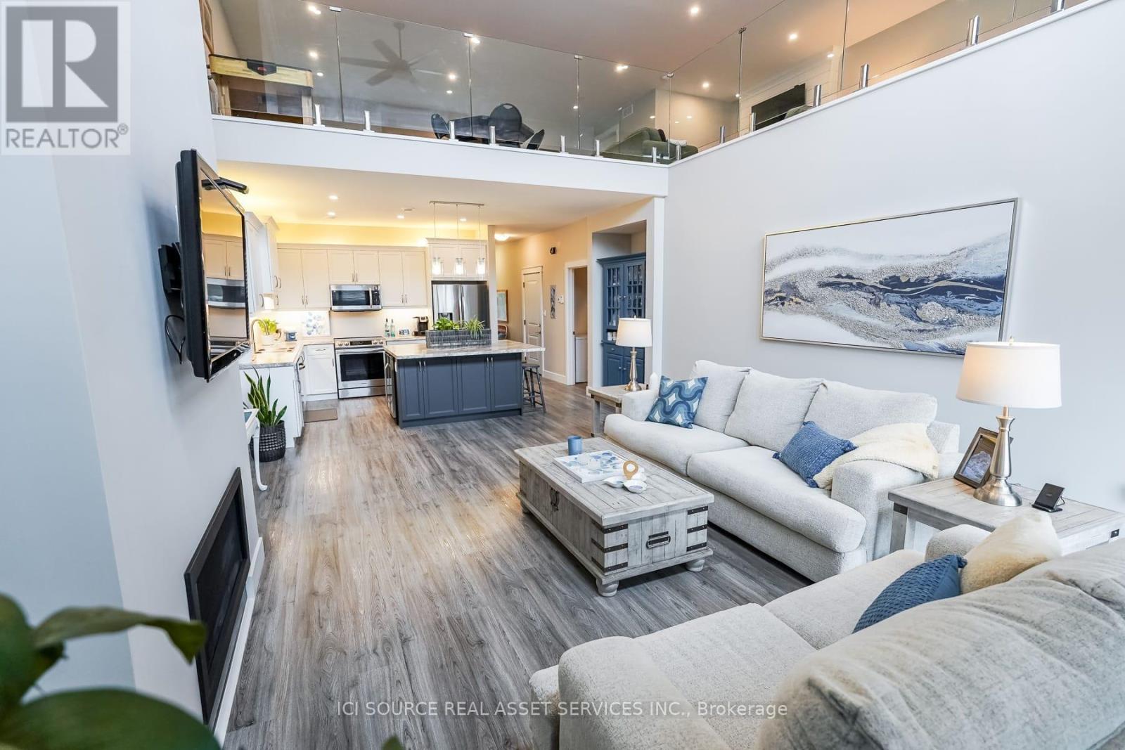 1306 15Th Avenue E, Owen Sound, ON - Indoor Photo Showing Living Room
