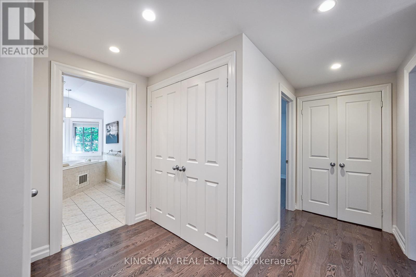 1638 Birchwood Drive, Mississauga, ON - Indoor Photo Showing Other Room