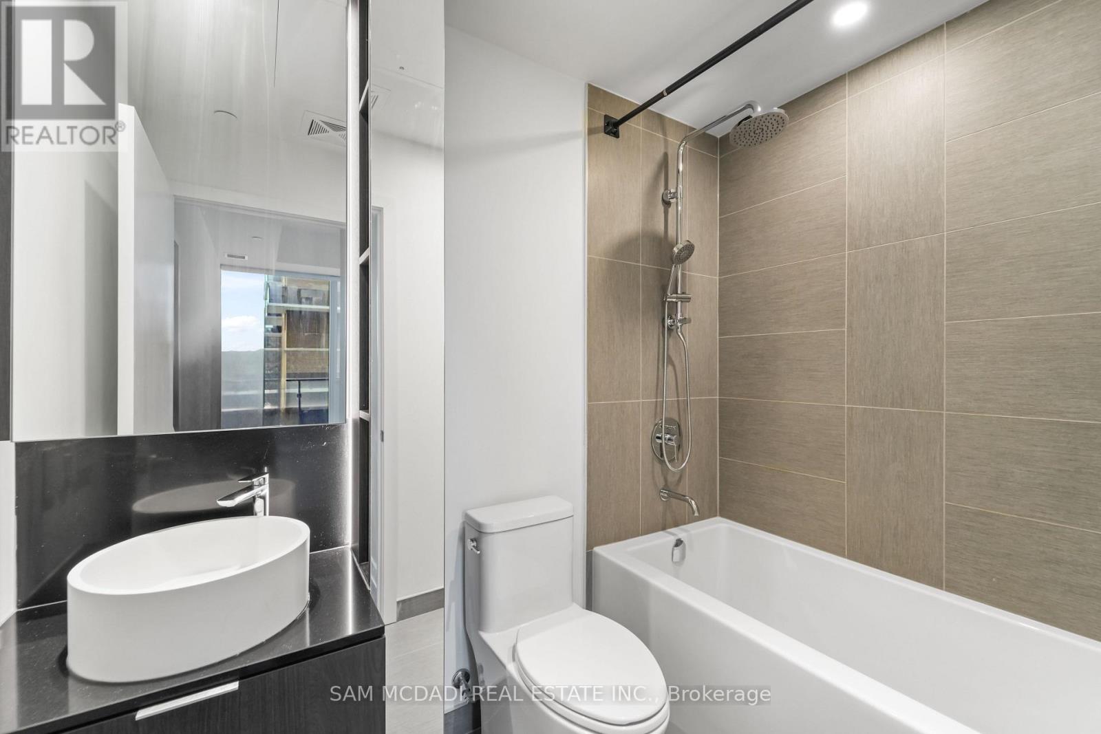 813 - 28 Ann Street, Mississauga, ON - Indoor Photo Showing Bathroom