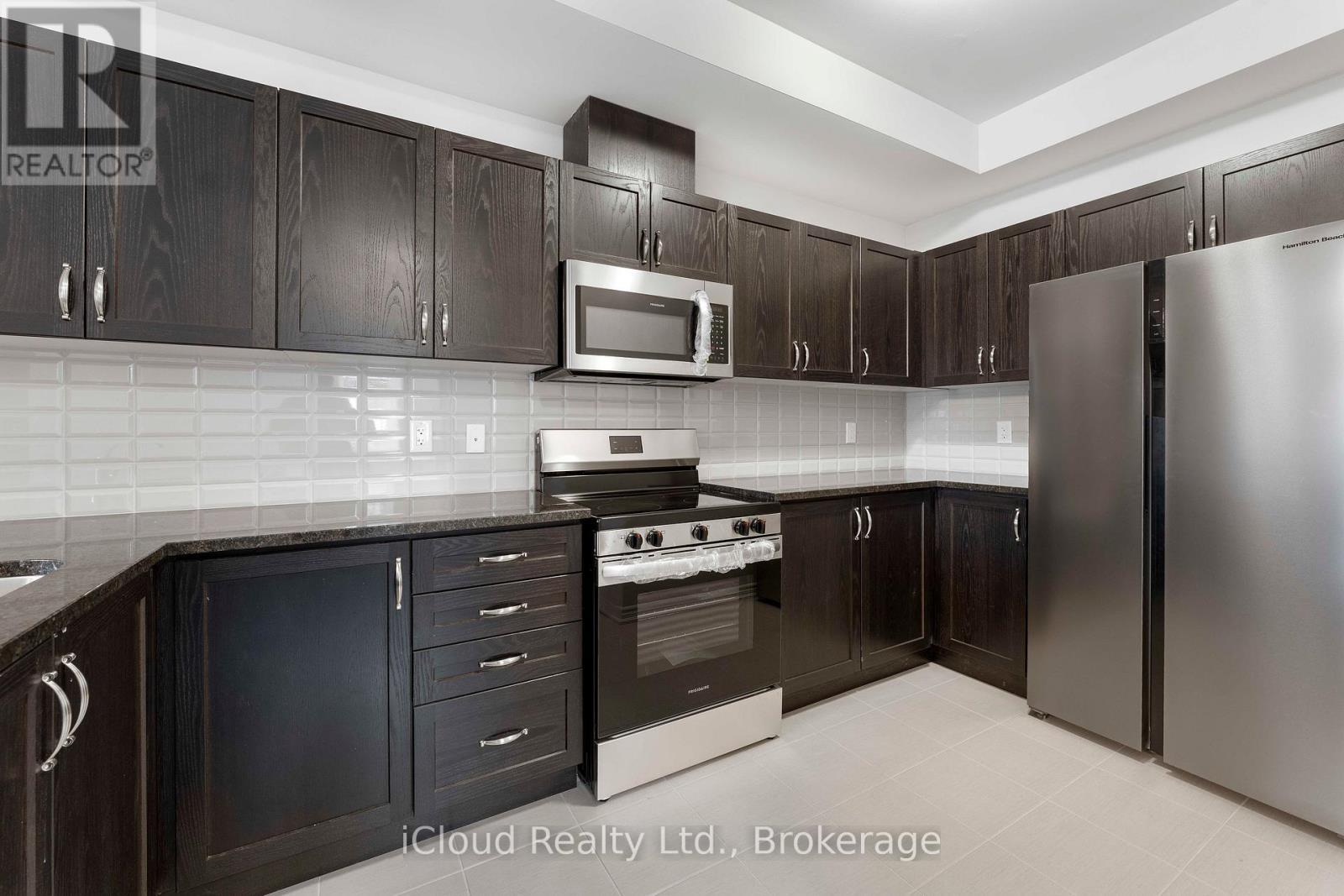 133 - 677 Park Road N, Brantford, ON - Indoor Photo Showing Kitchen