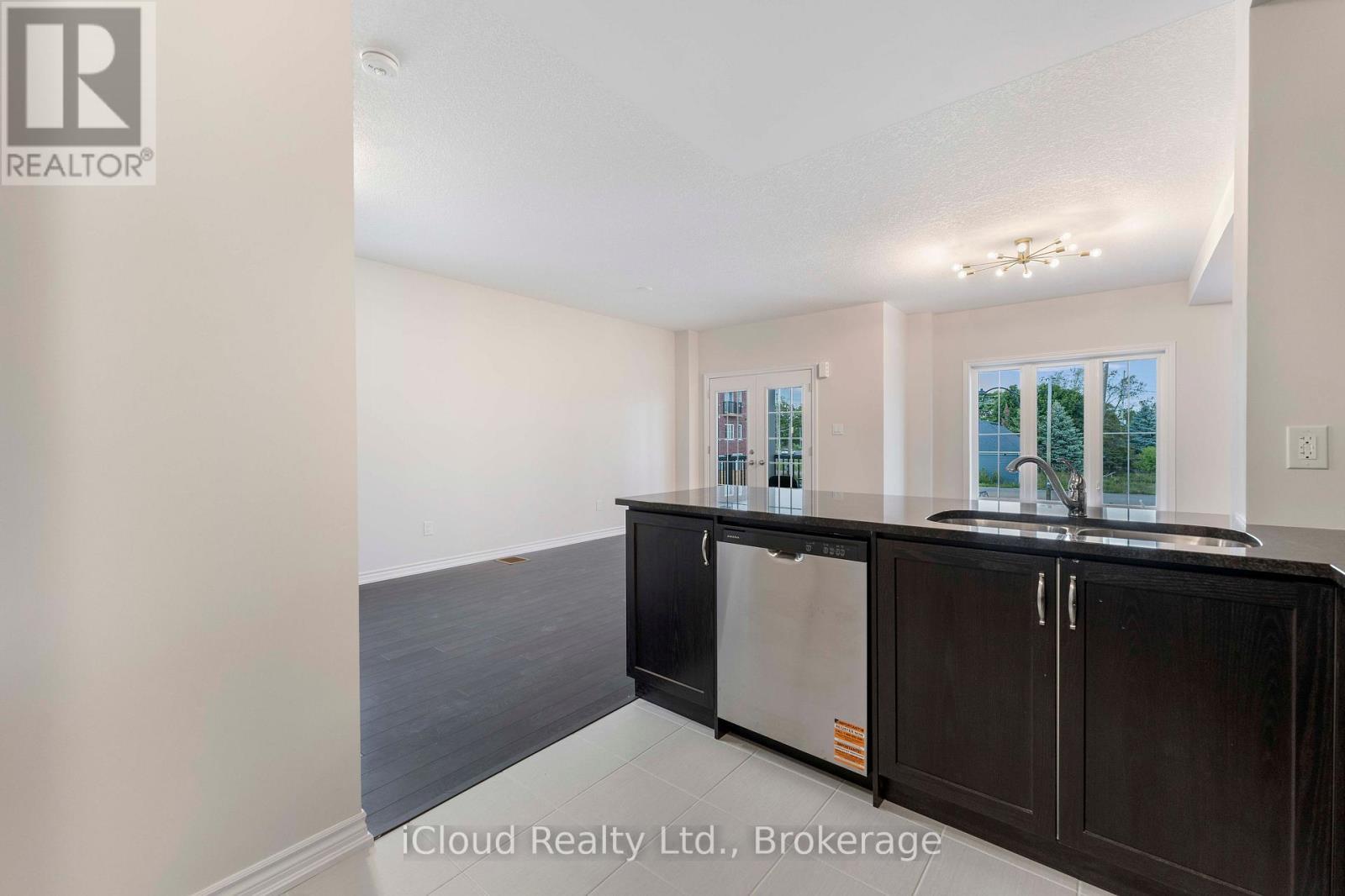133 - 677 Park Road N, Brantford, ON - Indoor Photo Showing Kitchen
