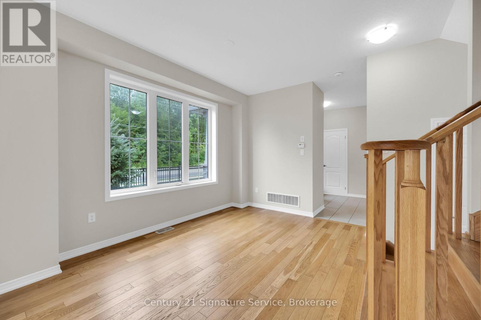 Bright, neutral newly painted throughout - 9 - 8273 Tulip Tree Drive, Niagara Falls, ON