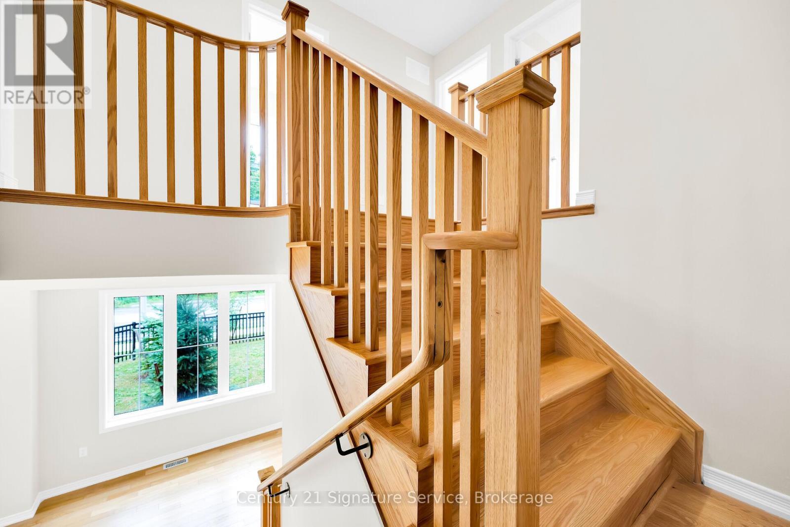 Switch back stairs leading to upper level - 9 - 8273 Tulip Tree Drive, Niagara Falls, ON